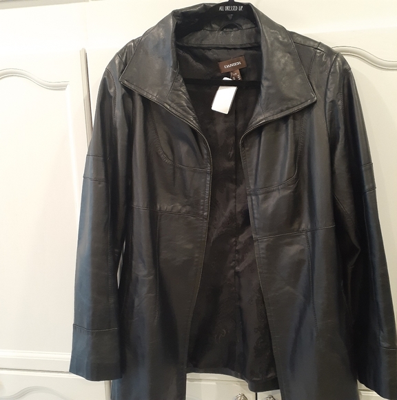 Danier Leather #36 - Picture 3 of 16